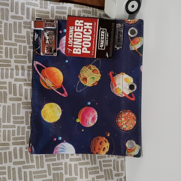 Vaultz Accessories Vaultz Locking Binder Pouch Combination Lock